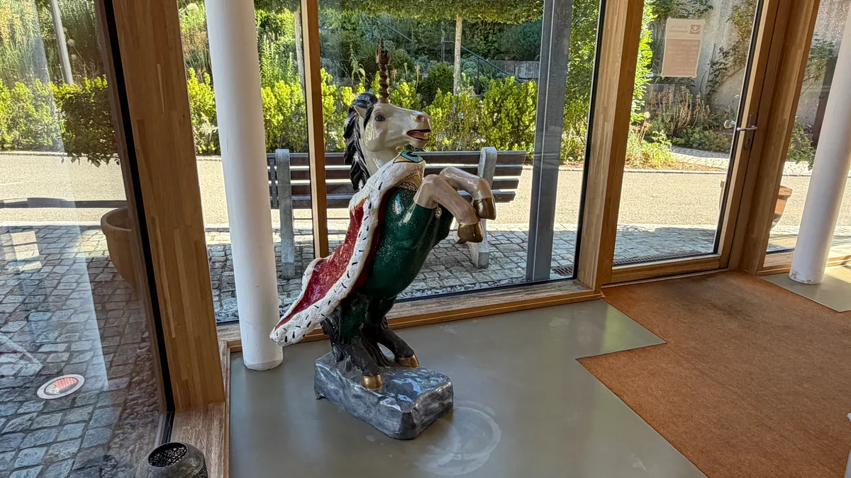 Wie in Dübendorf gab es auch in Schwäbisch Gmünd eine grosse Einhorn-Freiluftausstellung. Hier die Kaiserin-Sissi-Version inklusive Krönungsmantel. Impressionen aus der Einhornstadt Schwäbisch Gmünd.